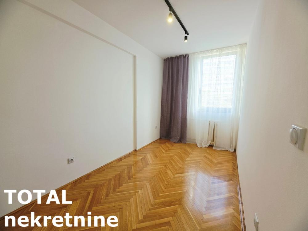 Slika 3 - Stan,NOVI SAD,BULEVAR,kv: 35.00, € 120000, ID: 1103328