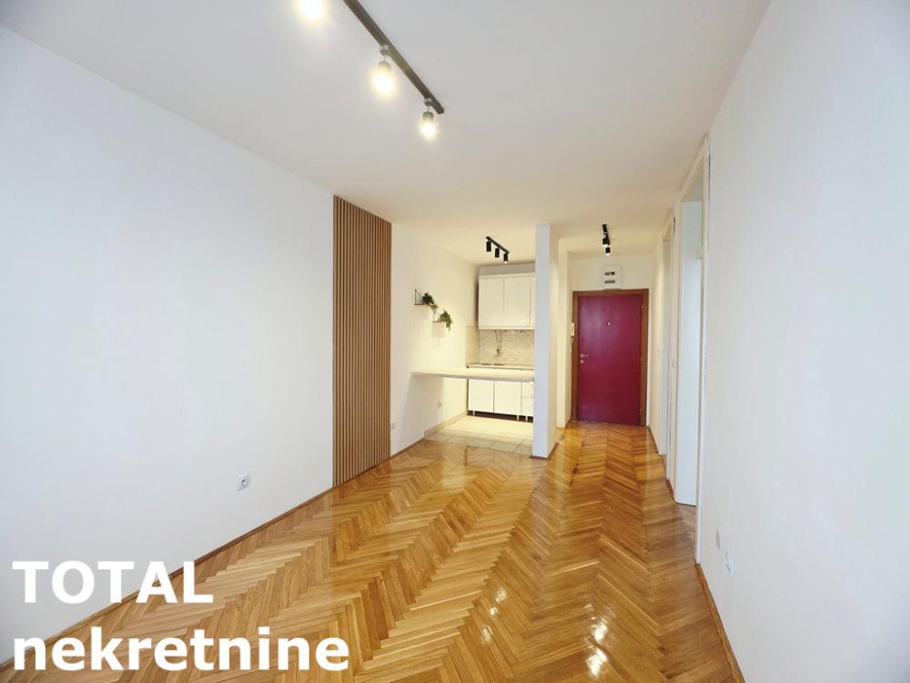 Slika 1 - Stan,NOVI SAD,BULEVAR,kv: 35.00, € 120000, ID: 1103328