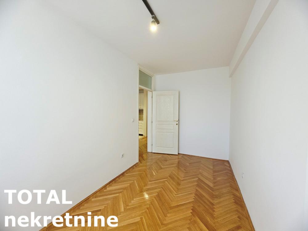 Slika 4 - Stan,NOVI SAD,BULEVAR,kv: 35.00, € 120000, ID: 1103328