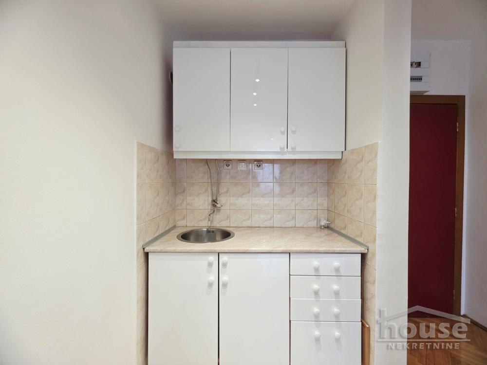 Slika 2 - Stan,NOVI SAD,BULEVAR,kv: 35.00, € 120000, ID: 1066482