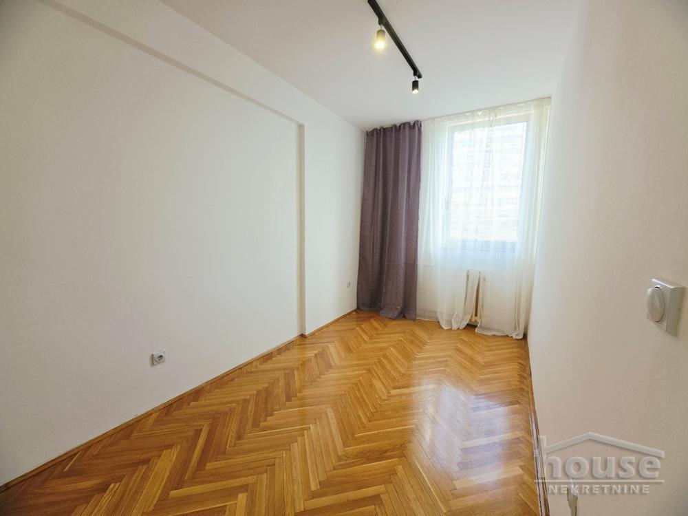 Slika 3 - Stan,NOVI SAD,BULEVAR,kv: 35.00, € 120000, ID: 1066482