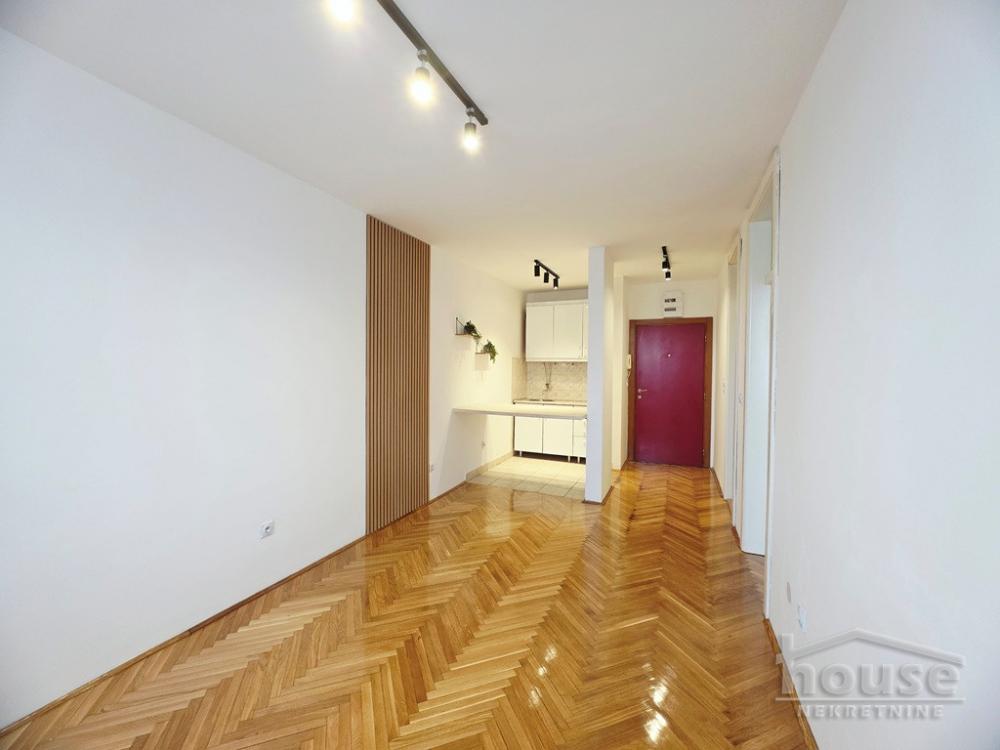 Slika 1 - Stan,NOVI SAD,BULEVAR,kv: 35.00, € 120000, ID: 1066482