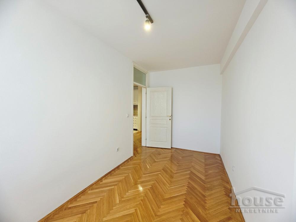Slika 4 - Stan,NOVI SAD,BULEVAR,kv: 35.00, € 120000, ID: 1066482
