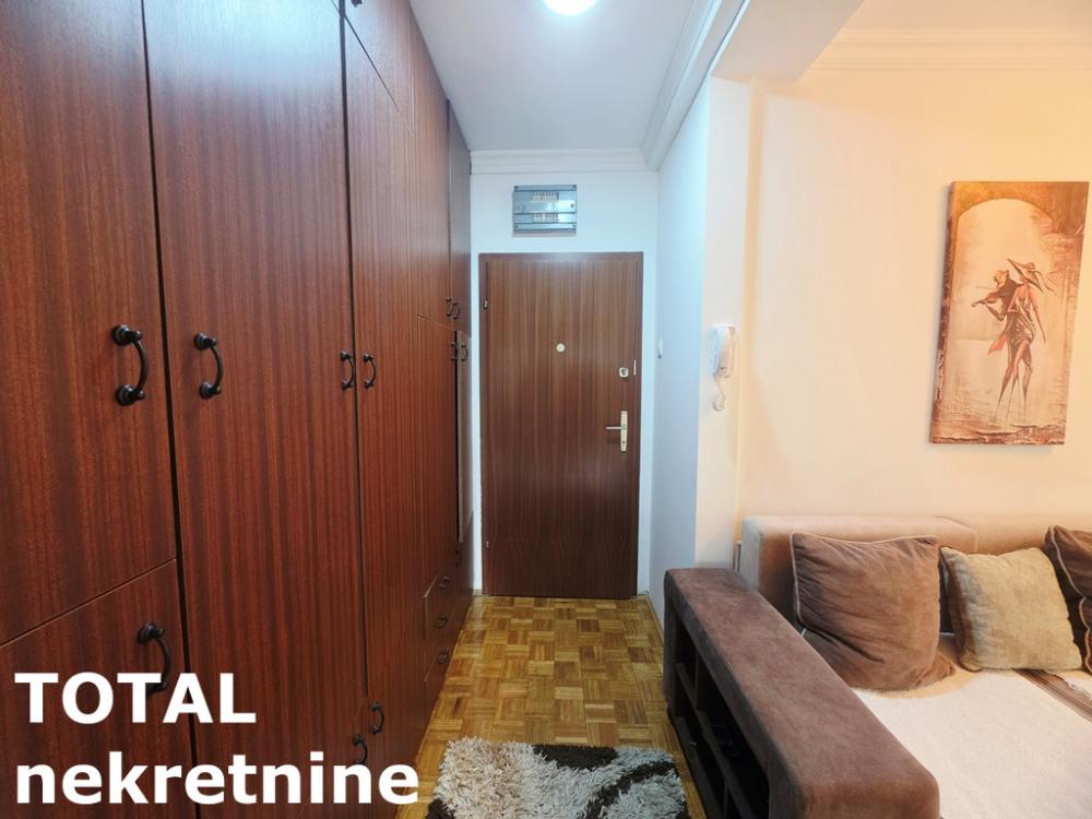 Slika 1 - Stan,NOVI SAD,CENTAR,kv: 48.00, € 170000, ID: 1103273