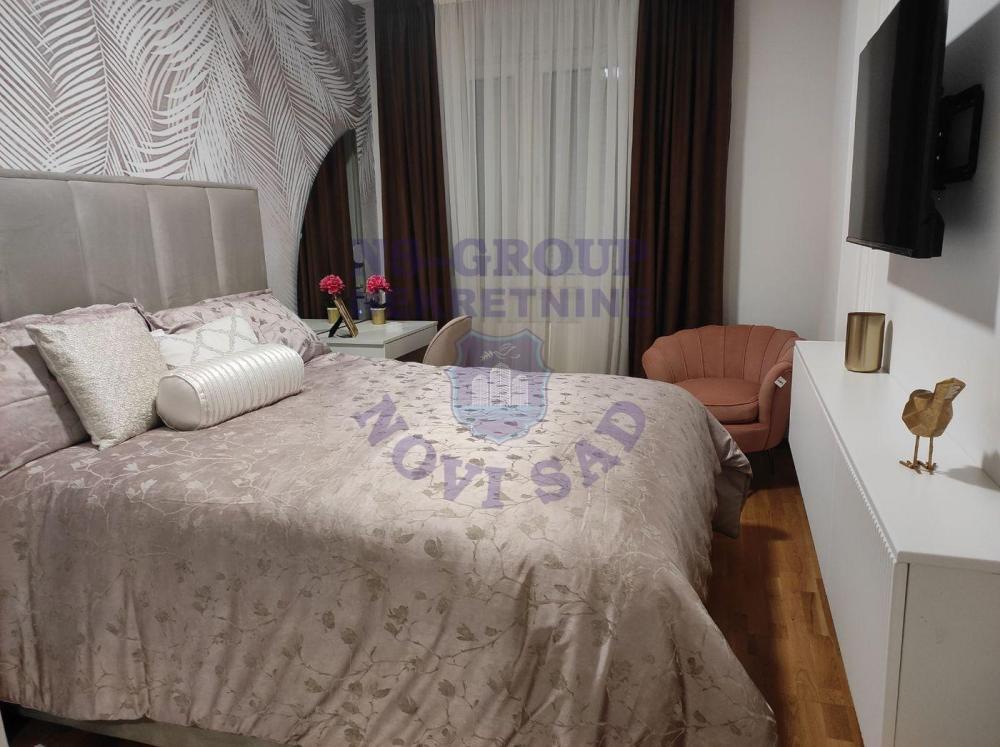 Slika 3 - Trosoban, 59m2, Avijatičarsko naselje Novi Sad, sa terasom, ima lift