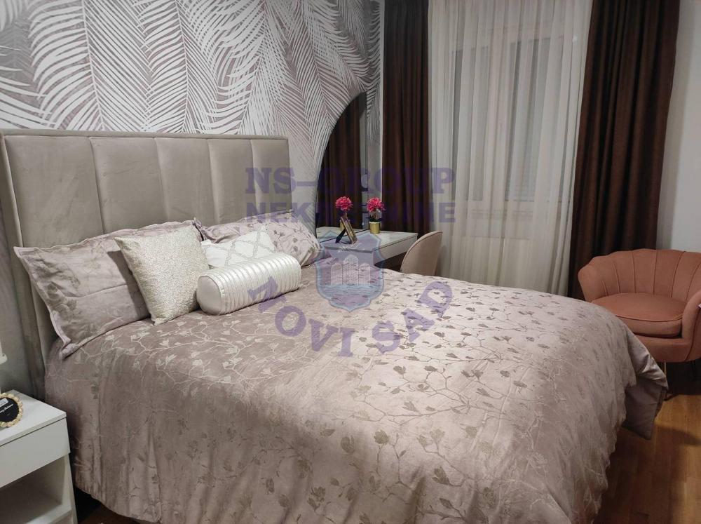 Slika 5 - Trosoban, 59m2, Avijatičarsko naselje Novi Sad, sa terasom, ima lift