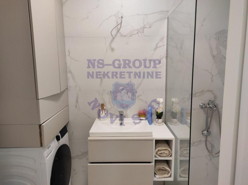 Slika 6 - Trosoban, 59m2, Avijatičarsko naselje Novi Sad, sa terasom, ima lift