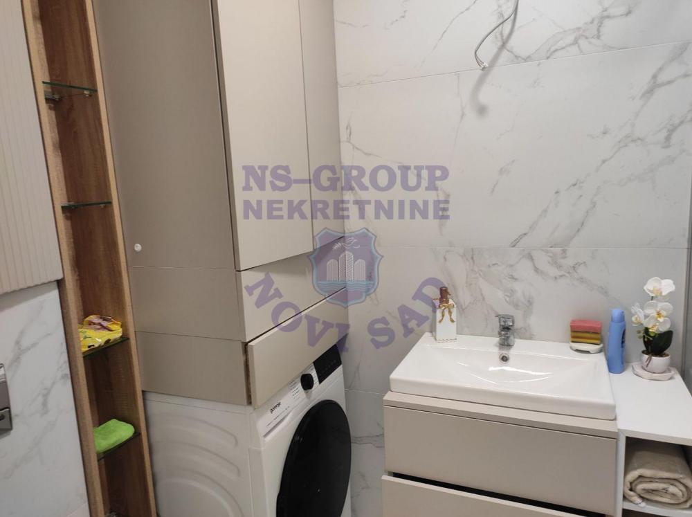 Slika 7 - Trosoban, 59m2, Avijatičarsko naselje Novi Sad, sa terasom, ima lift
