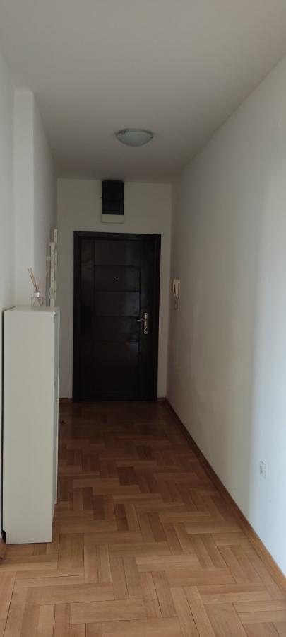 Slika 8 - Jednoiposoban, 53m2, Detelinara Novi Sad, sa terasom, ima lift