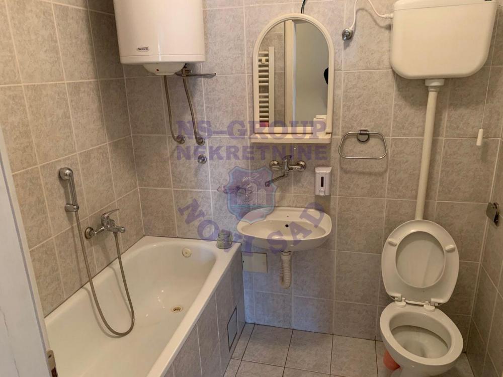Slika 4 - Dvosoban, 55m2, Socijalno Novi Sad, sa terasom, ima lift