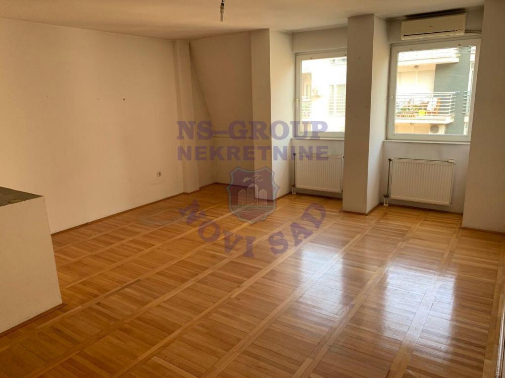 Glavna slika -Dvosoban, 55m2, Socijalno Novi Sad, sa terasom, ima lift