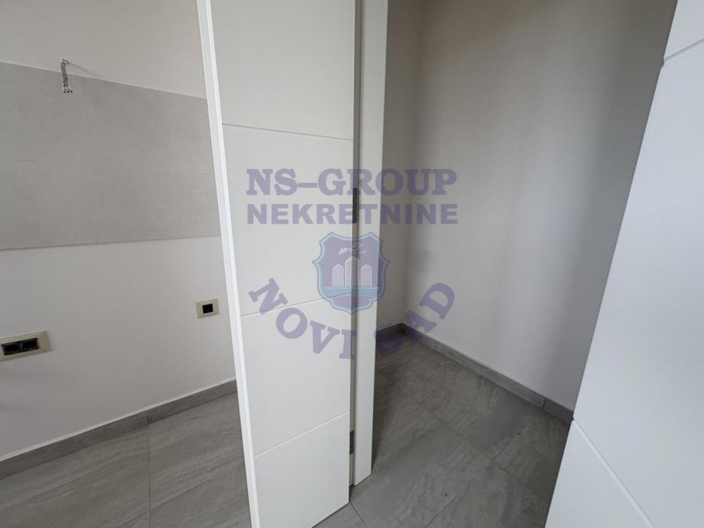 Slika 4 - Dvosoban, 40m2, Petrovaradin Novi Sad, sa terasom, ima lift