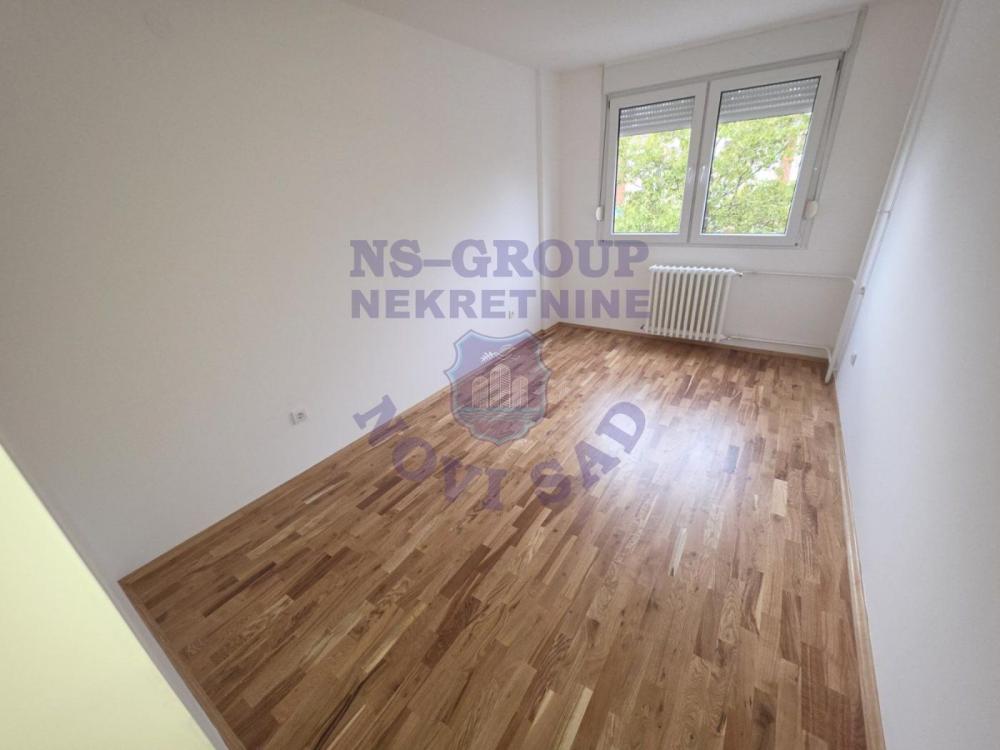 Slika 9 - Trosoban, 69m2, Novo naselje Novi Sad, sa terasom, ima lift