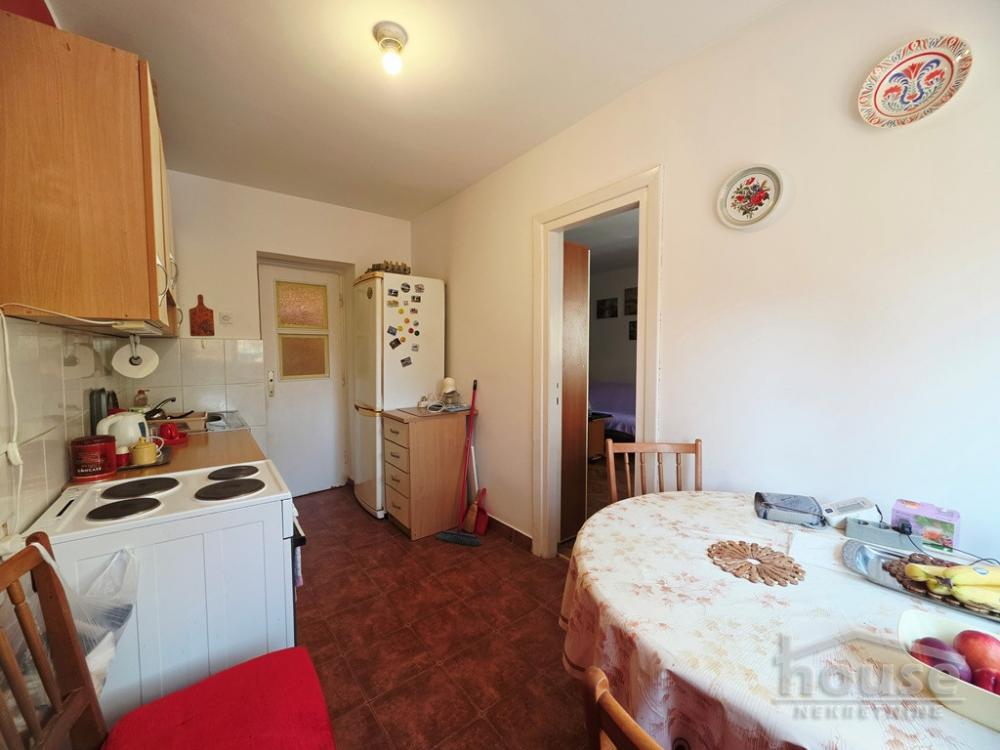 Slika 3 - Stan,NOVI SAD,BULEVAR,kv: 51.00, € 150000, ID: 1066491