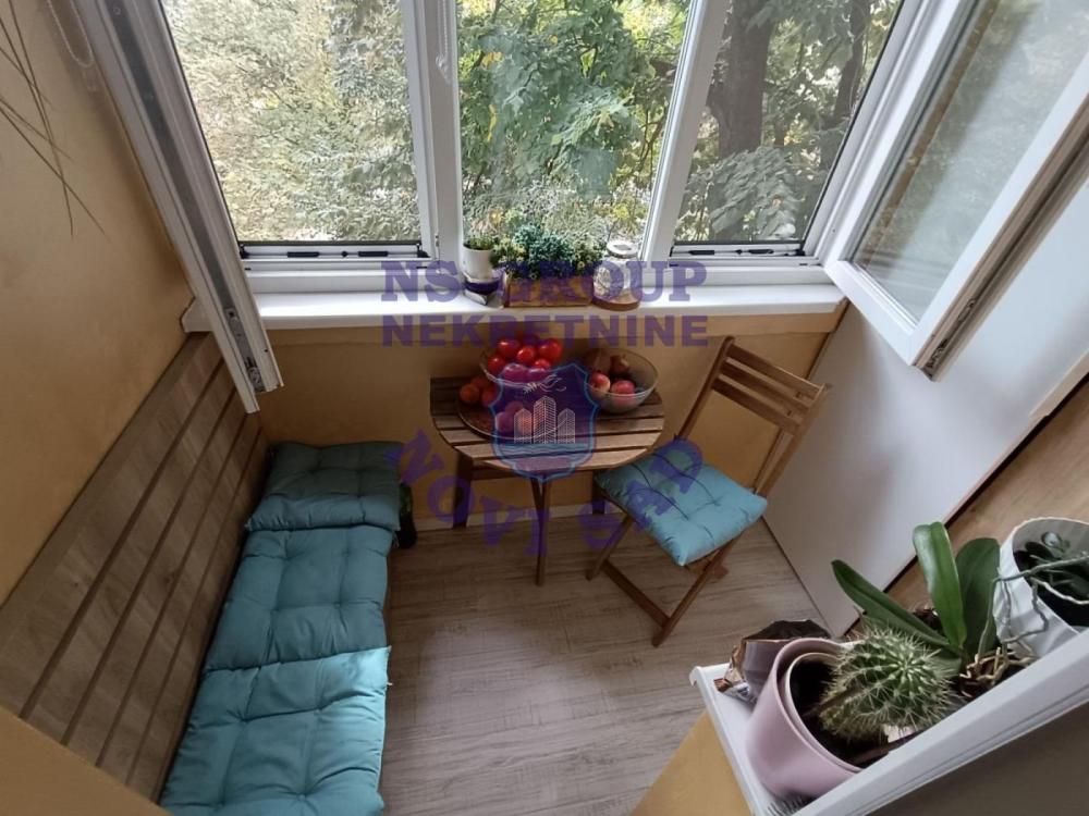 Slika 0 - TOP Renoviran dvosoban stan na Novom Naselju 