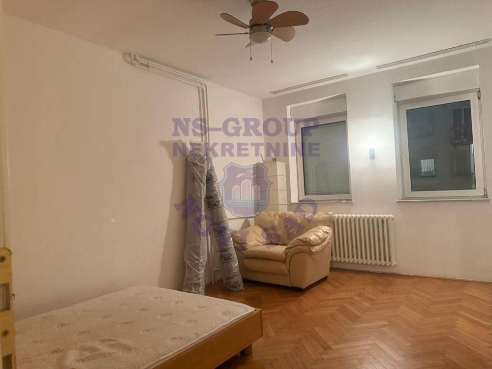 Slika 3 - Dvosoban, 68m2, Spens Novi Sad Novi Sad, sa terasom, ima lift