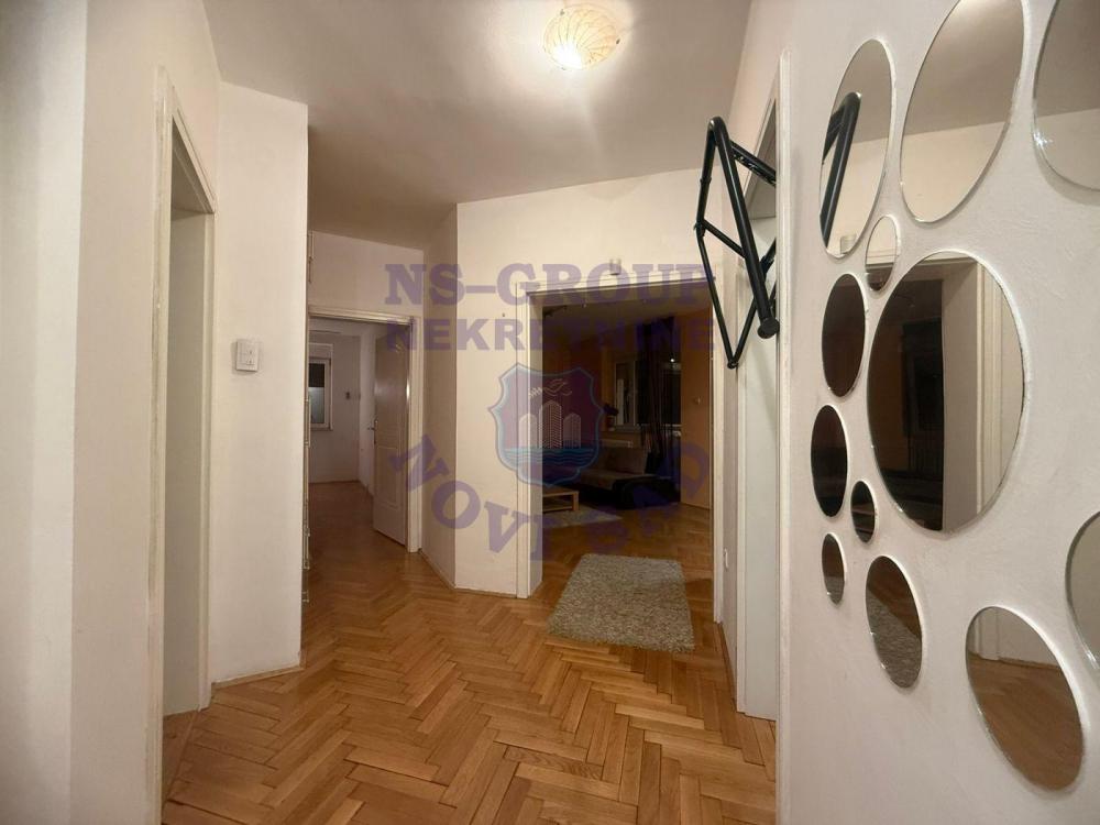 Slika 5 - Dvosoban, 68m2, Spens Novi Sad Novi Sad, sa terasom, ima lift