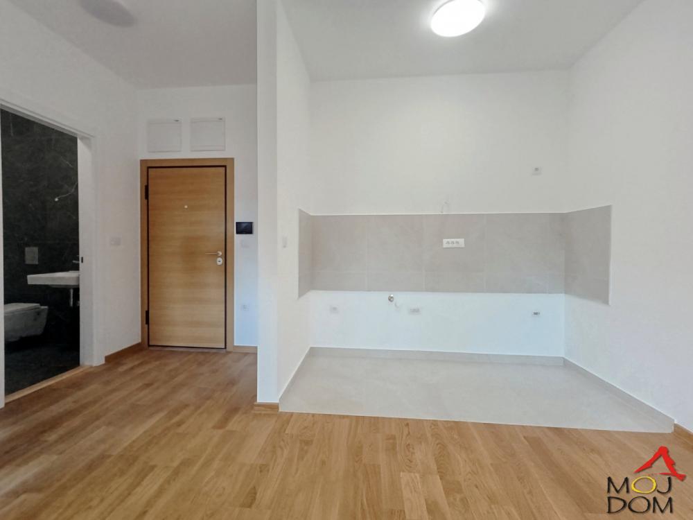 Slika 3 - Stan,NOVI SAD,SEVERNI TELEP,kv: 44, € 136750, ID: 1032962