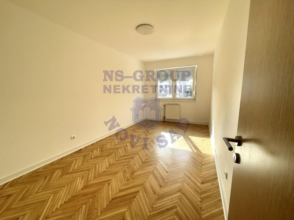 Slika 4 - Dvosoban, 50m2, Podbara Novi Sad, sa terasom, ima lift