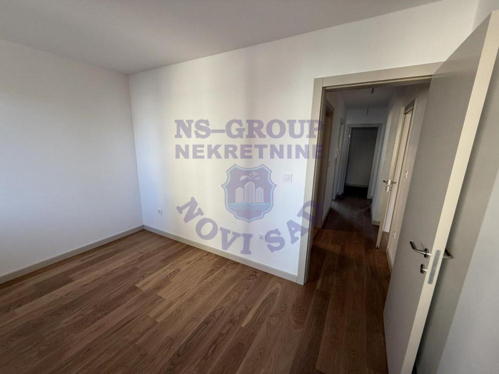Slika 10 - Odličan četvorosoban - 81m2 !