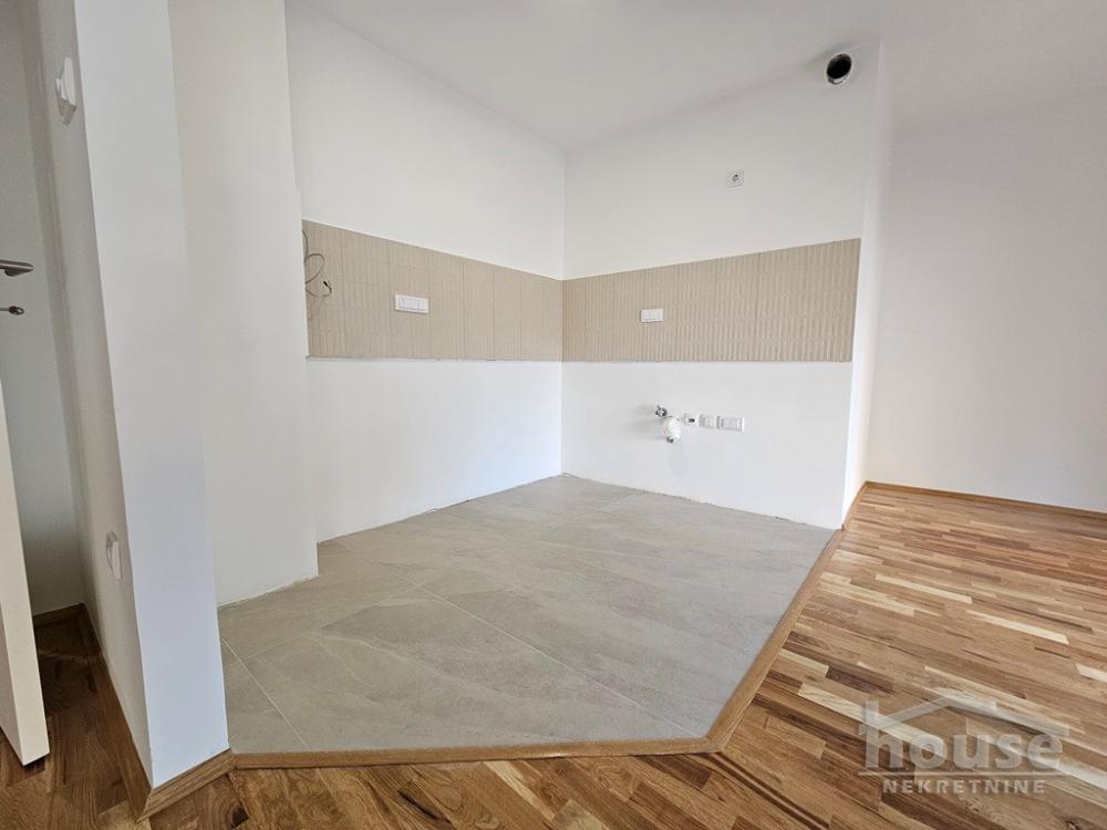 Slika 3 - Stan,NOVI SAD,ZELEZNICKA STANICA,kv: 99.00, € 269000, ID: 1066507