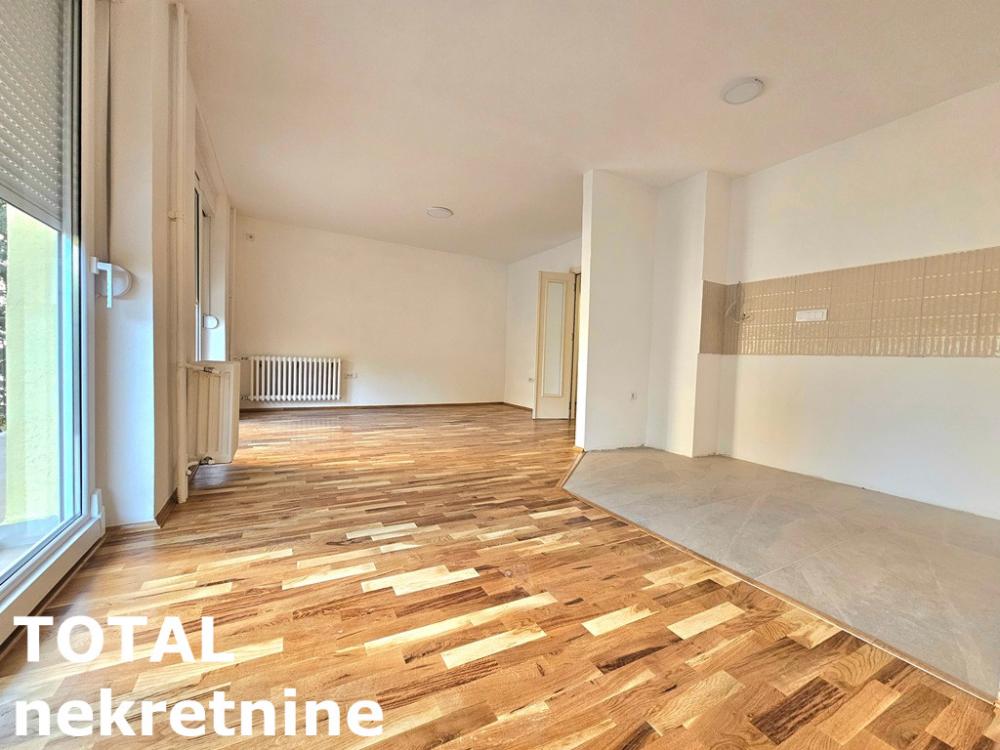 Slika 2 - Stan,NOVI SAD,ZELEZNICKA STANICA,kv: 99.00, € 269000, ID: 1103353