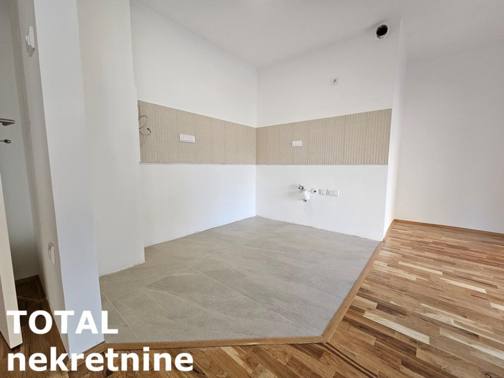 Slika 3 - Stan,NOVI SAD,ZELEZNICKA STANICA,kv: 99.00, € 269000, ID: 1103353