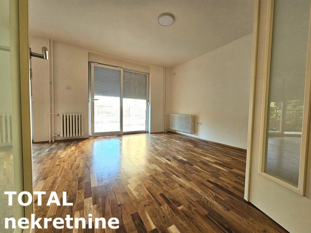 Slika 4 - Stan,NOVI SAD,ZELEZNICKA STANICA,kv: 99.00, € 269000, ID: 1103353