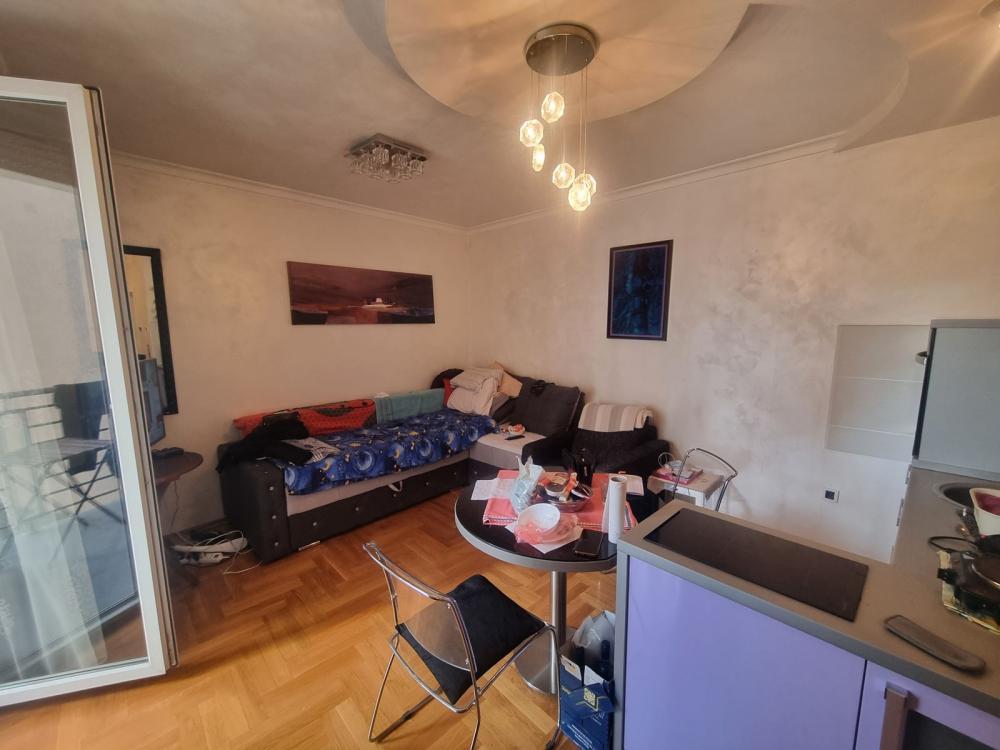 Glavna slika -Dvosoban, 39m2, Socijalno Novi Sad, ima lift