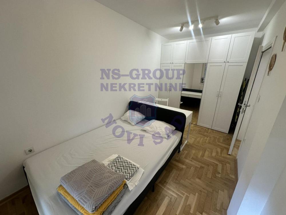 Slika 4 - Dvosoban, 46m2, Grbavica Novi Sad, sa terasom, ima lift