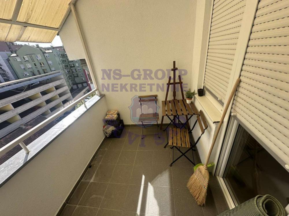 Slika 9 - Dvosoban, 46m2, Grbavica Novi Sad, sa terasom, ima lift