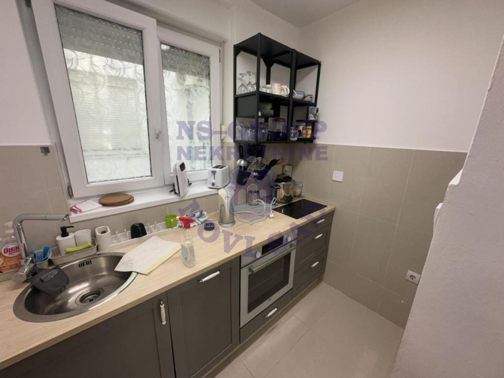 Slika 2 - Dvosoban, 46m2, Grbavica Novi Sad, sa terasom, ima lift