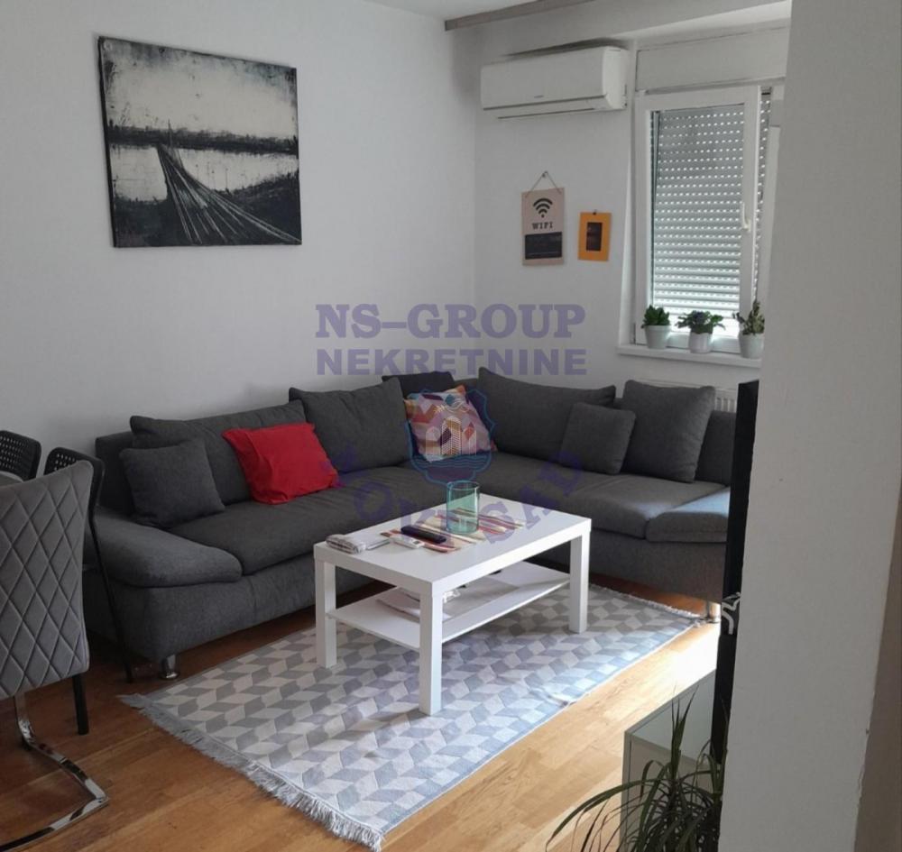Slika 1 - Dvosoban, 40m2, Bulevar oslobođenja Novi Sad, sa terasom, ima lift