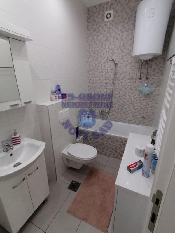 Slika 10 - Trosoban, 73m2, Bulevar patrijarha Pavla (Somborski bulevar) Novi Sad, sa terasom, ima lift