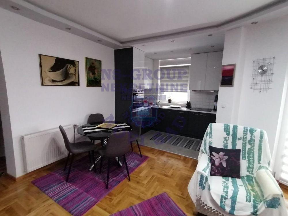 Slika 3 - Trosoban, 73m2, Bulevar patrijarha Pavla (Somborski bulevar) Novi Sad, sa terasom, ima lift