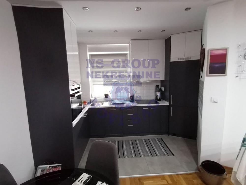 Slika 4 - Trosoban, 73m2, Bulevar patrijarha Pavla (Somborski bulevar) Novi Sad, sa terasom, ima lift