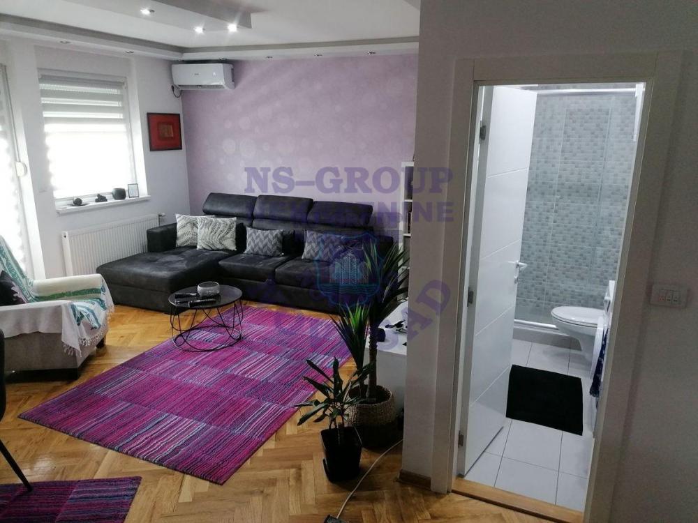 Slika 2 - Trosoban, 73m2, Bulevar patrijarha Pavla (Somborski bulevar) Novi Sad, sa terasom, ima lift