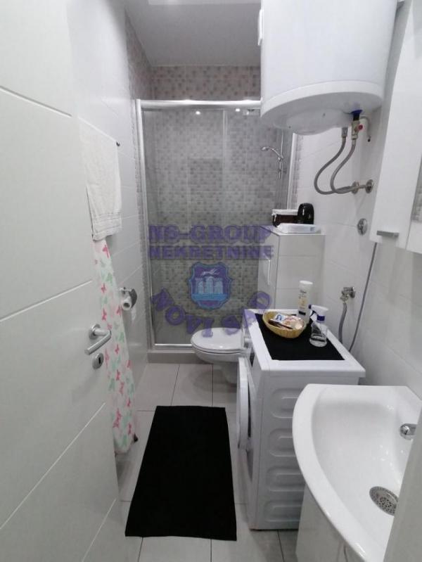 Slika 5 - Trosoban, 73m2, Bulevar patrijarha Pavla (Somborski bulevar) Novi Sad, sa terasom, ima lift