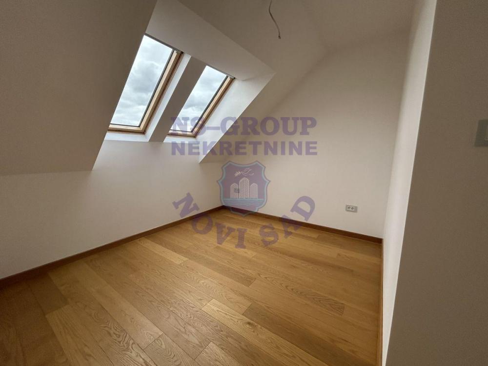 Slika 3 - Četvorosoban, 68m2, Banatić Novi Sad, sa terasom, ima lift