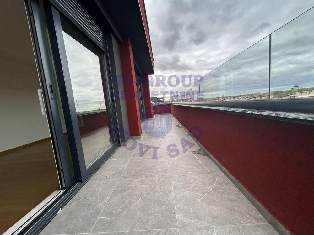 Slika 9 - Četvorosoban, 68m2, Banatić Novi Sad, sa terasom, ima lift