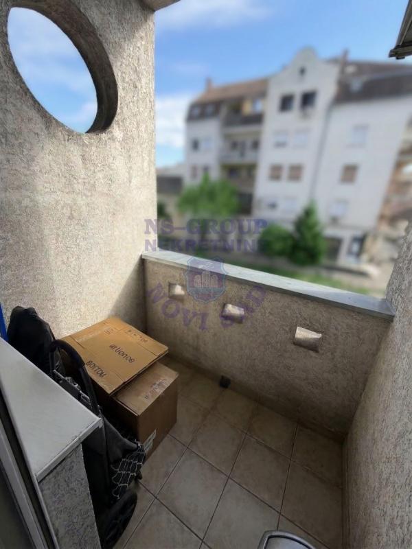 Slika 4 - Jednosoban, 28m2, Salajka (Partizanska ulica) Novi Sad, ima lift