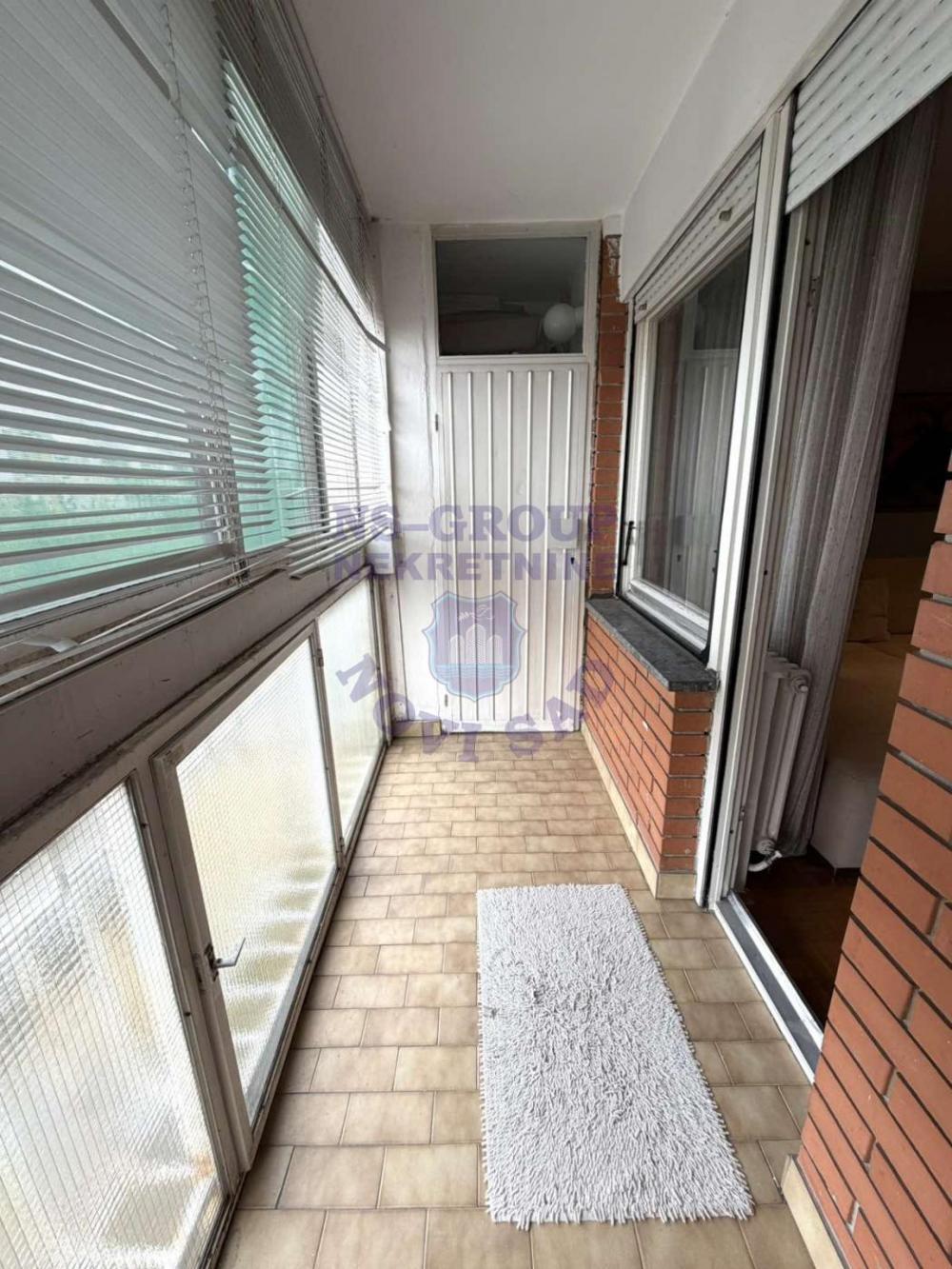 Slika 10 - Trosoban, 64m2, Liman 4 Novi Sad, sa terasom, ima lift
