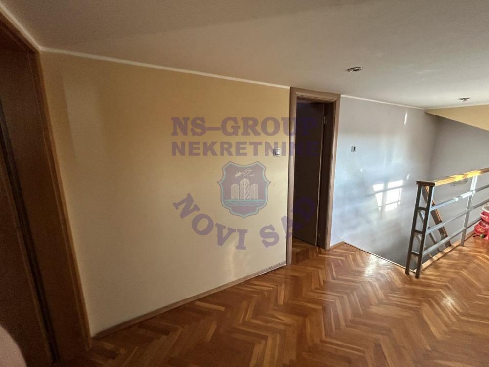 Slika 4 - Trosoban, 70m2, Bulevar oslobođenja Novi Sad, sa terasom, sa parkingom