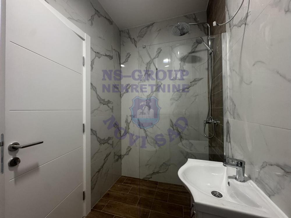 Slika 7 - Dvosoban, 46m2, Salajka (Partizanska ulica) Novi Sad, sa terasom, ima lift