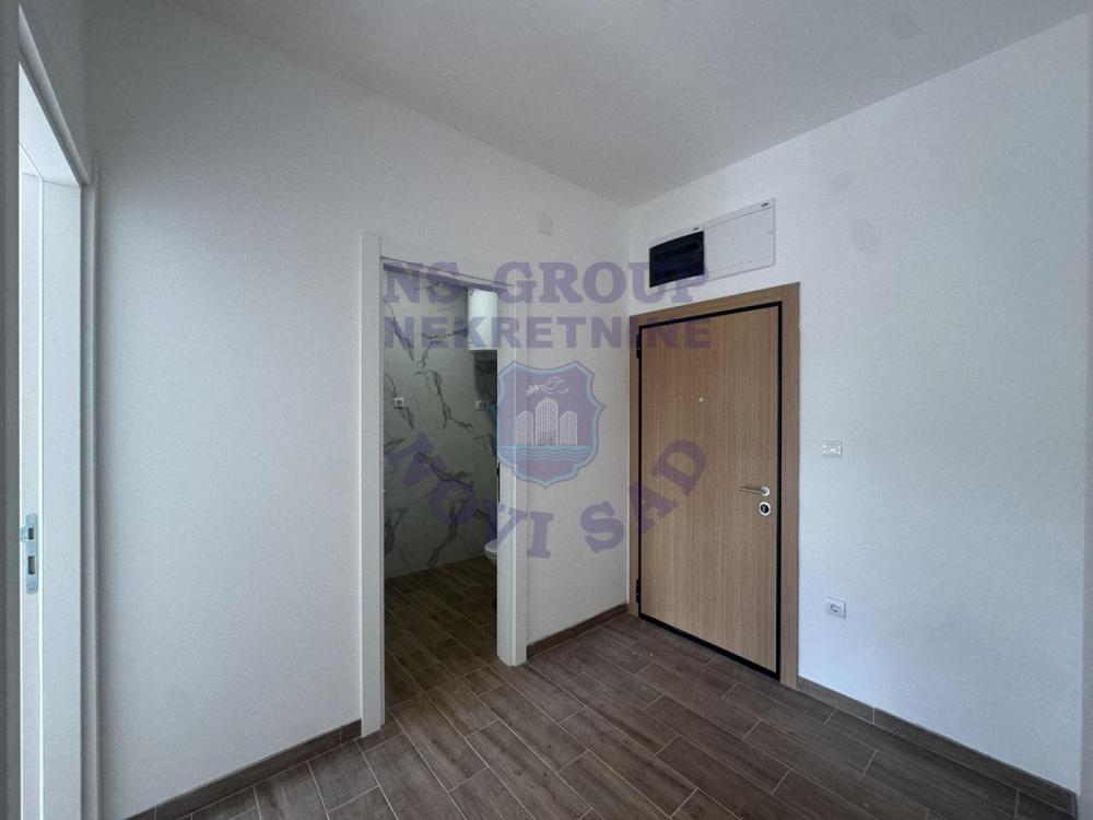 Slika 8 - Dvosoban, 46m2, Salajka (Partizanska ulica) Novi Sad, sa terasom, ima lift