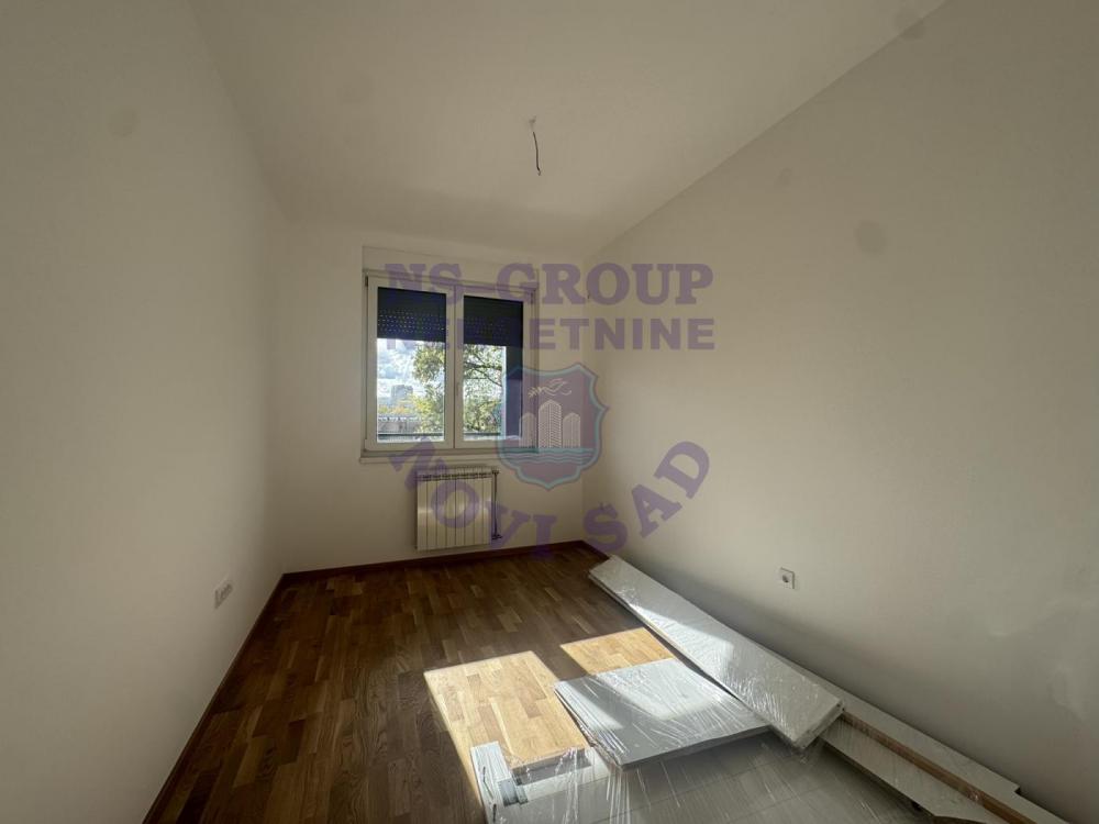 Slika 5 - Dvosoban, 46m2, Salajka (Partizanska ulica) Novi Sad, sa terasom, ima lift