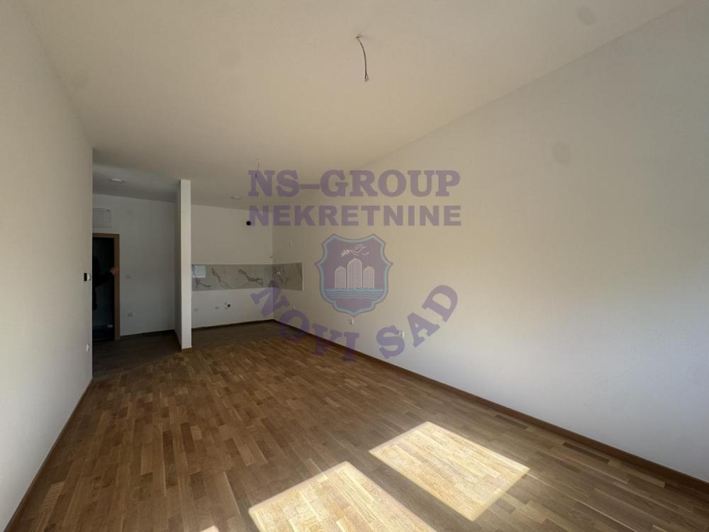Slika 2 - Dvosoban, 46m2, Salajka (Partizanska ulica) Novi Sad, sa terasom, ima lift