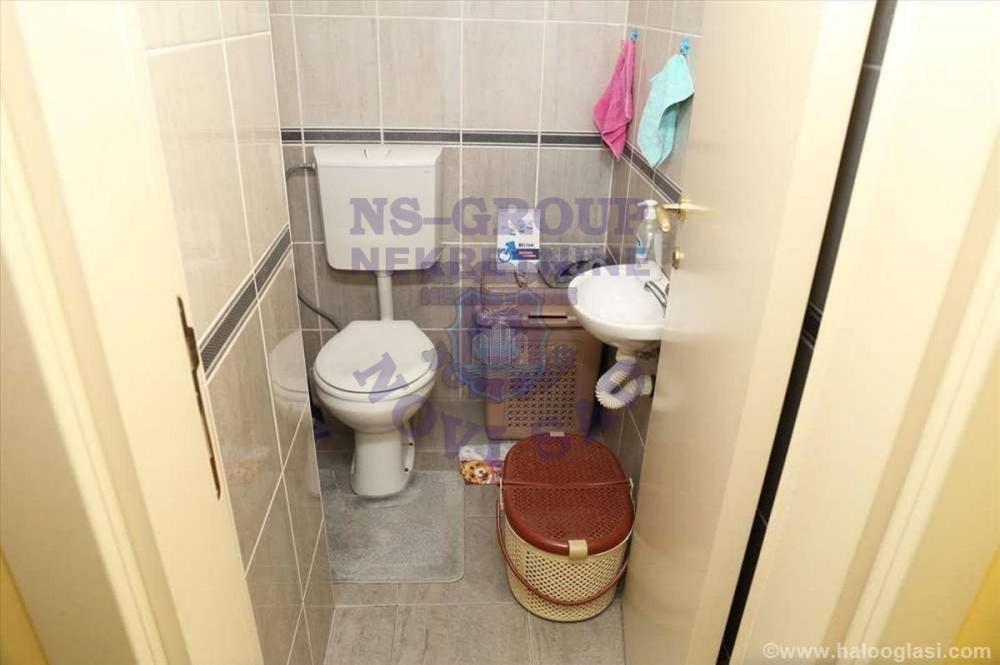 Slika 6 - Dvoiposoban, 64m2, Adamovićevo naselje Novi Sad, sa terasom, ima lift