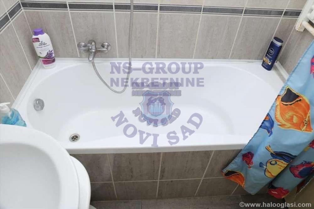 Slika 5 - Dvoiposoban, 64m2, Adamovićevo naselje Novi Sad, sa terasom, ima lift