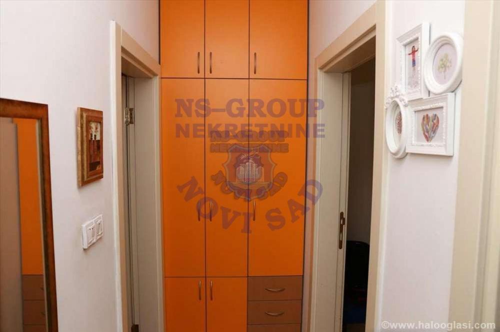 Slika 7 - Dvoiposoban, 64m2, Adamovićevo naselje Novi Sad, sa terasom, ima lift